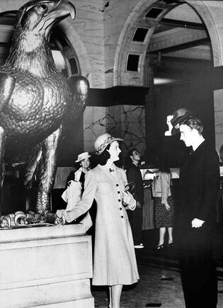 «Meet me at the Eagle!» -  Ikonischer Treffpunkt im Foyer von Wanamakers Department Store in Philadelphia